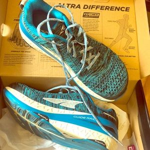 Altra Running Shoes- Paradigm 4